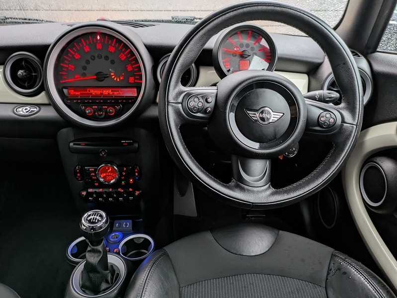 Used MINI Convertible 2015 for sale - 77140314: Photo 2