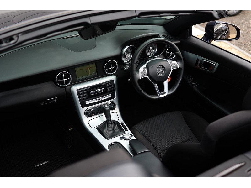 Used Mercedes-Benz SLK 2015 for sale - 78107341: Photo 2