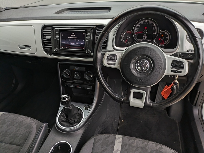 Used Volkswagen Beetle 2017 for sale - 76232409: Photo 2