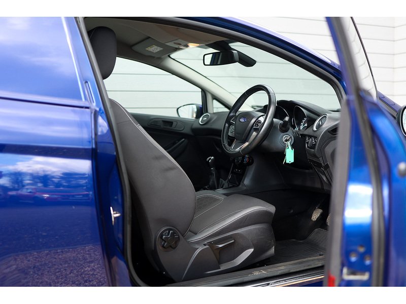 Used Ford Fiesta Van 2017 for sale - 78083622: Photo 17