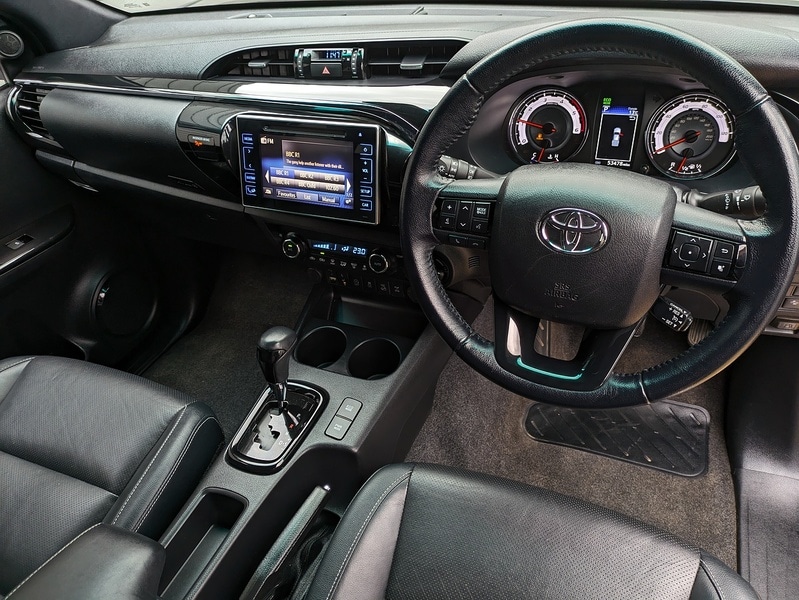 Used Toyota Hilux 2018 for sale - 76477905: Photo 11