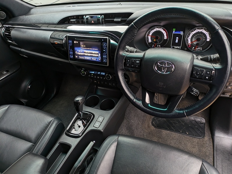 Used Toyota Hilux 2018 for sale - 76477905: Photo 2