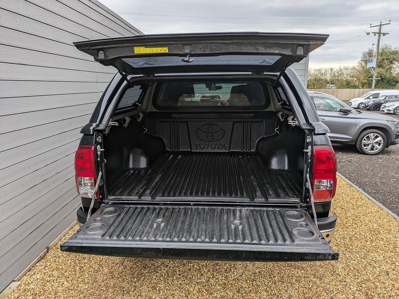 Used Toyota Hilux 2018 for sale - 76477905: Photo 8