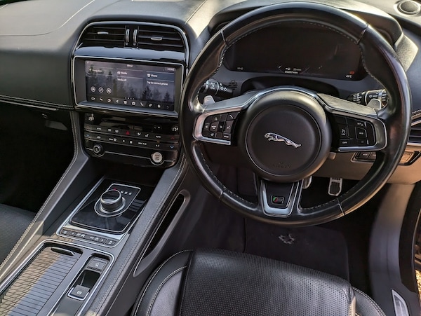 Used Jaguar F-Pace 2017 for sale - 75620107: Photo 11