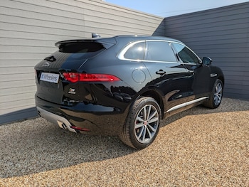 Used Jaguar F-Pace 2017 for sale - 75620107: Photo