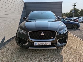 Used Jaguar F-Pace 2017 for sale - 75620107: Photo