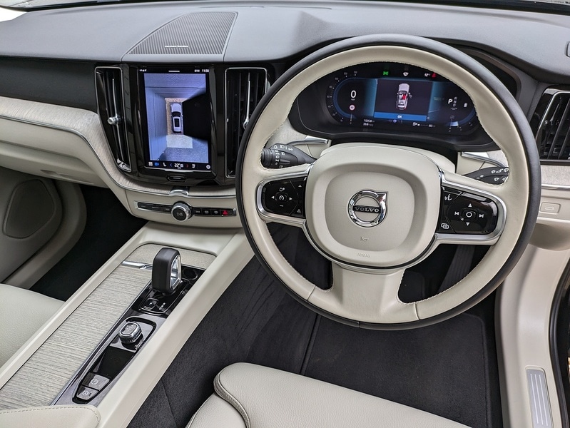 Used Volvo XC60 2023 for sale - 76392260: Photo 2