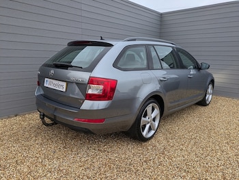 Used Skoda Octavia 2013 for sale - 76454856: Photo