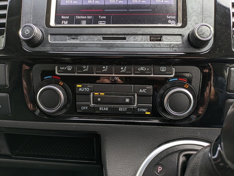 Used Volkswagen Caravelle 2015 for sale - 76392257: Photo 16