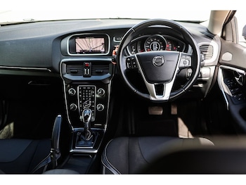 Used Volvo V40 2017 for sale - 78488378: Photo
