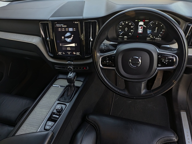 Used Volvo XC60 2017 for sale - 76643057: Photo 2