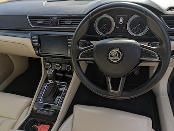 Used Skoda Superb 2017 for sale - 76341113: Photo