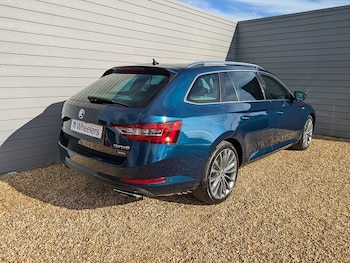 Used Skoda Superb 2017 for sale - 76341113: Photo