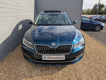 Used Skoda Superb 2017 for sale - 76341113: Photo