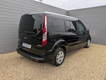 Used Ford Grand Tourneo Connect 2017 for sale - 76274454: Photo