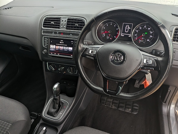 Used Volkswagen Polo 2016 for sale - 76323773: Photo 2
