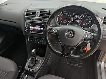 Used Volkswagen Polo 2016 for sale - 76323773: Photo 2