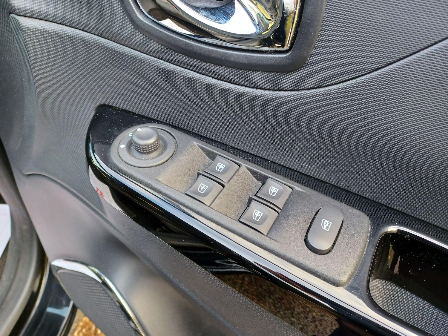 Used Renault Captur 2015 for sale - 77074559: Photo 25