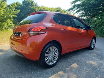 Used Peugeot 208 2017 for sale - 77658932: Photo