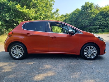 Used Peugeot 208 2017 for sale - 77658932: Photo