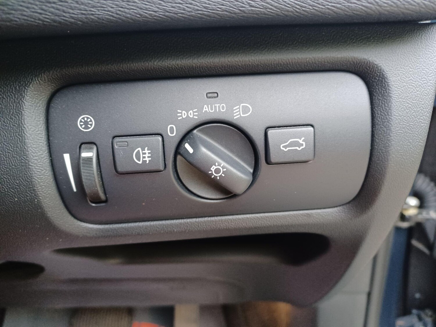 Used Volvo V40 2014 for sale - 76315212: Photo 31