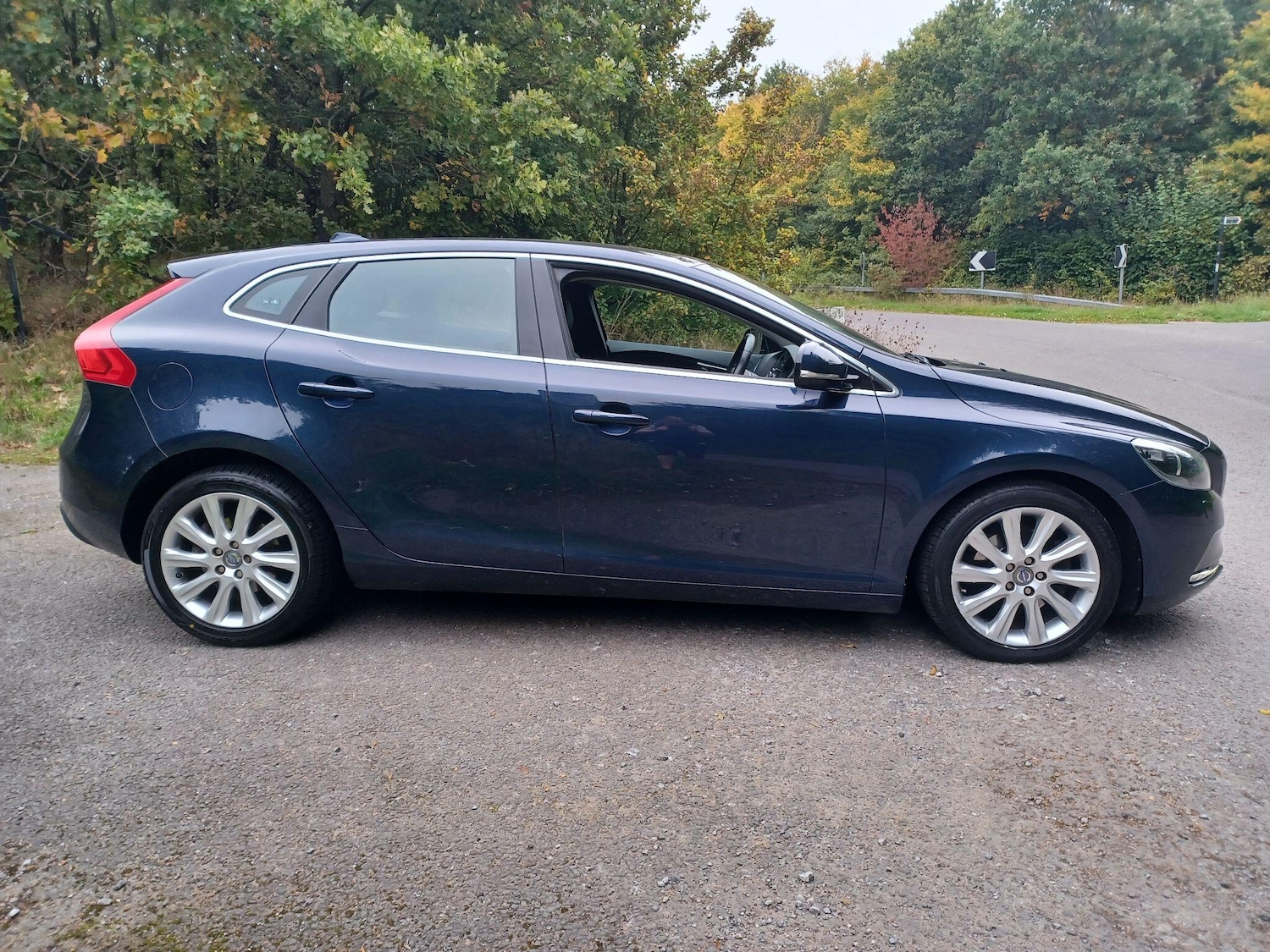 Used Volvo V40 2014 for sale - 76315212: Photo 4