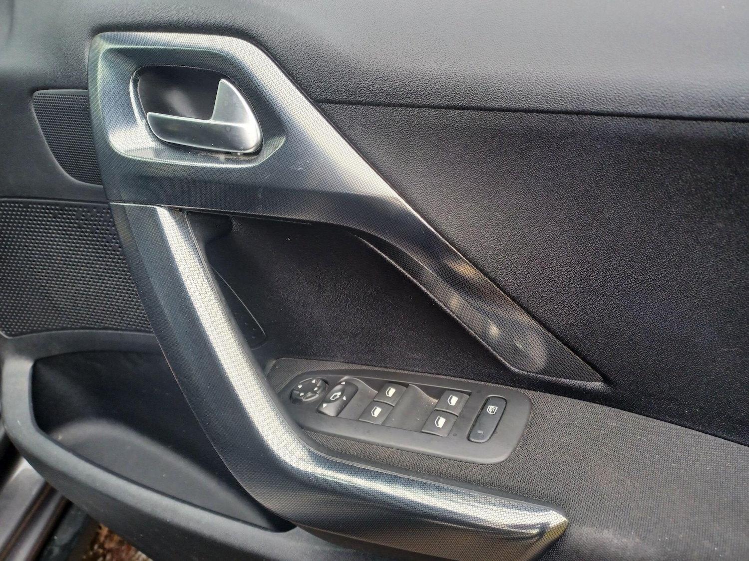 Used Peugeot 2008 2016 for sale - 76549927: Photo 24