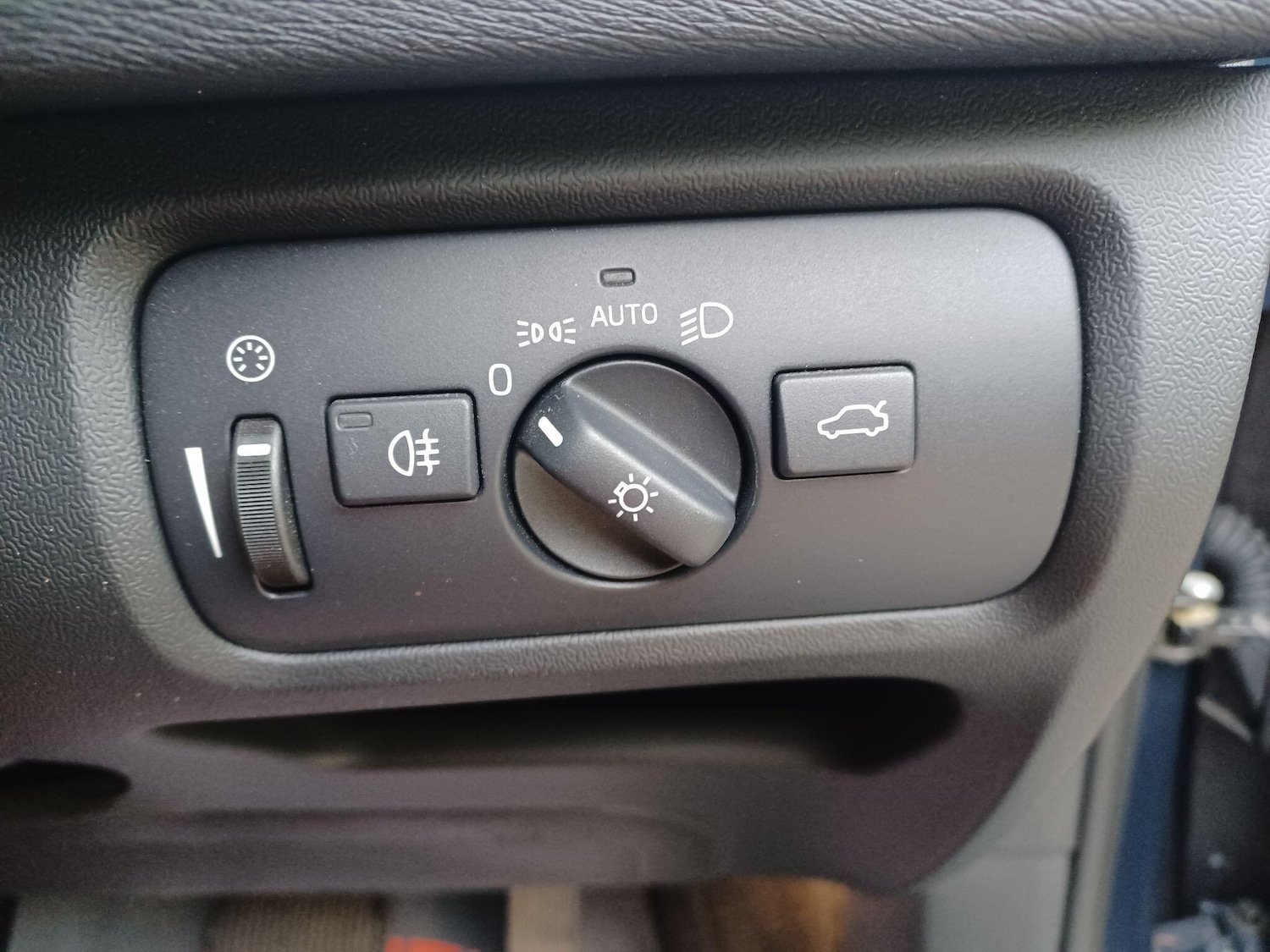 Used Volvo V40 2014 for sale - 76549975: Photo 31