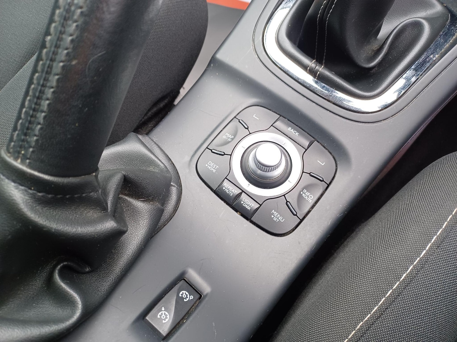 Used Renault Megane 2012 for sale - 76607142: Photo 24