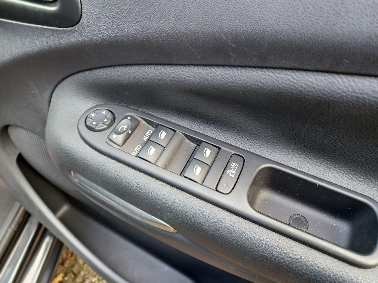 Used Citroen C3 Picasso 2015 for sale - 76994171: Photo 26