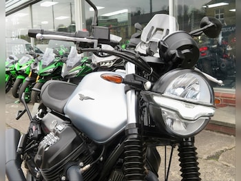 Used Moto Guzzi V7 III 2021 for sale - bike-78907243: Photo