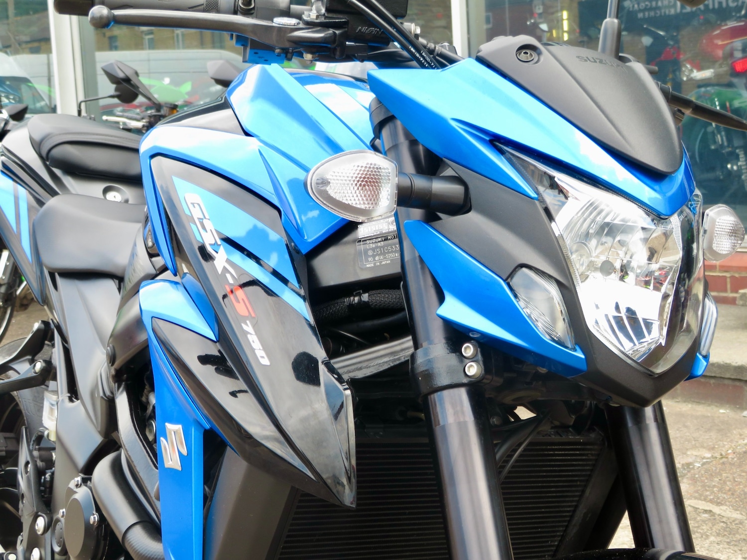 Used Suzuki GSX-S 2018 for sale - 78917860: Photo 2