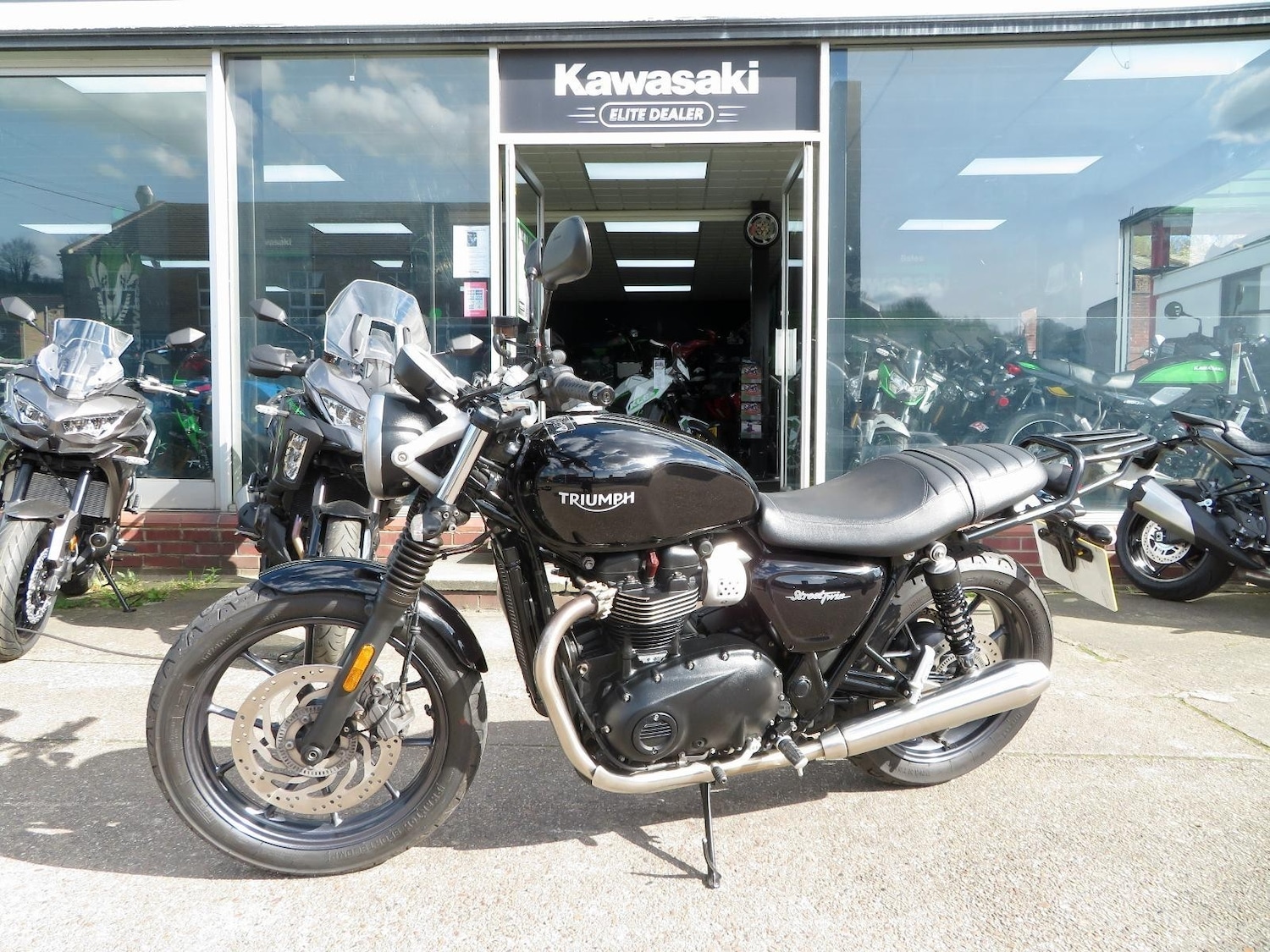 Used Triumph Bonneville 2017 for sale - 78907238: Photo 2
