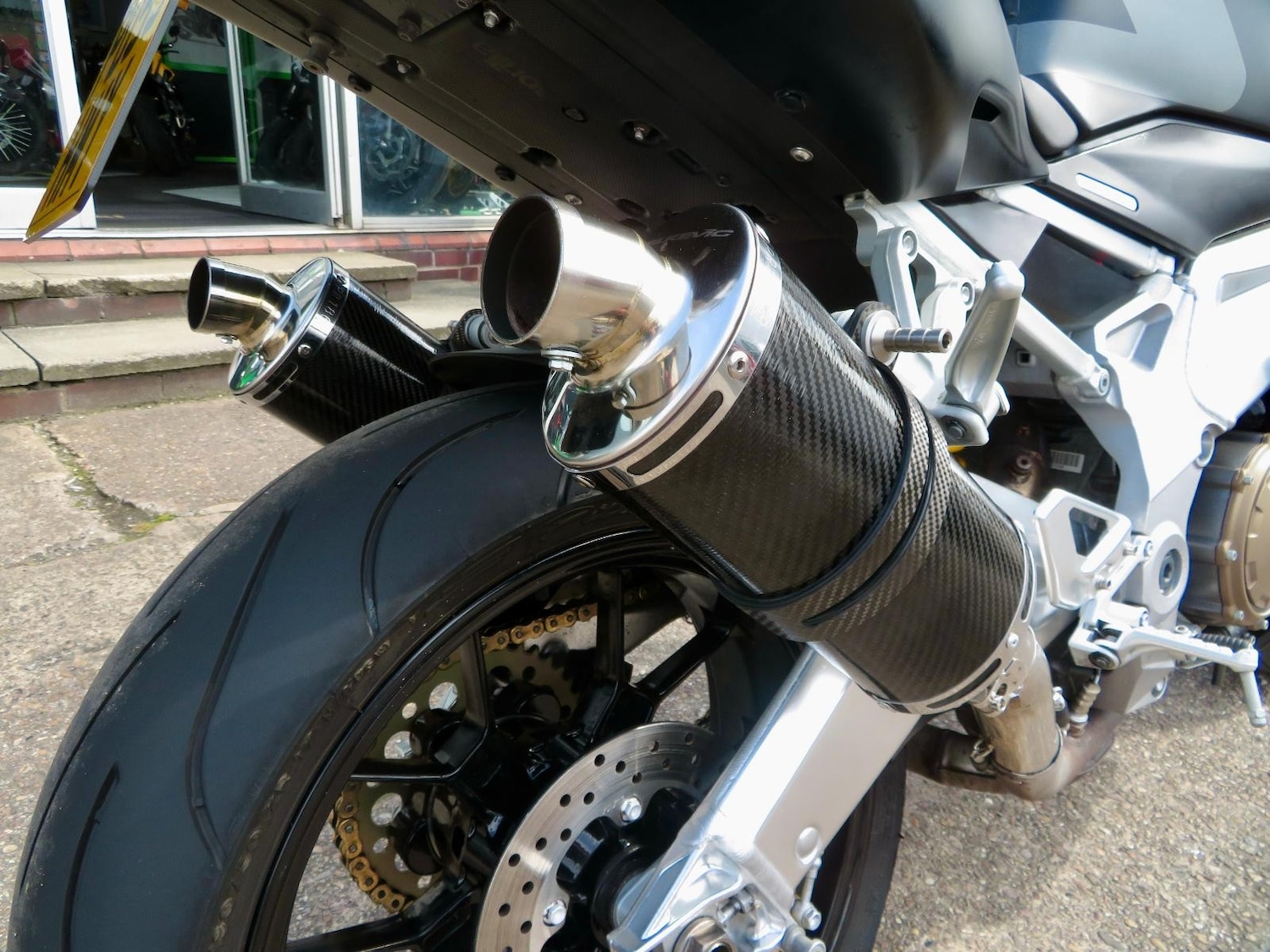 Used Aprilia RSV 2009 for sale - 78907270: Photo 2