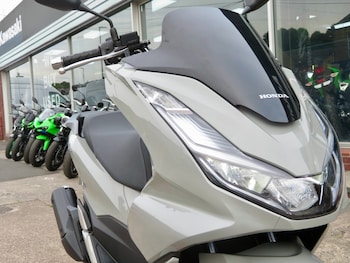 Used Honda PCX125 SCOOTER 1 OWNER 2023 for sale - bike-79410831: Photo