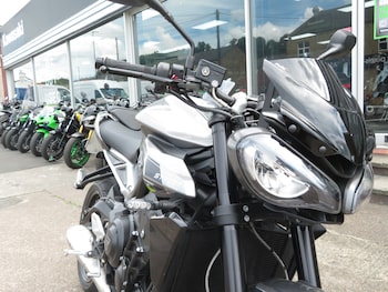 Used Triumph STREET 2023 for sale - bike-78962610: Photo