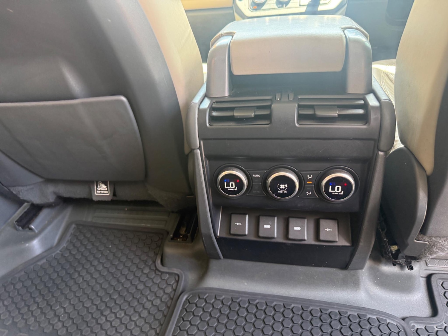 Used Land Rover Defender 110 for sale - 76993699: Photo 11