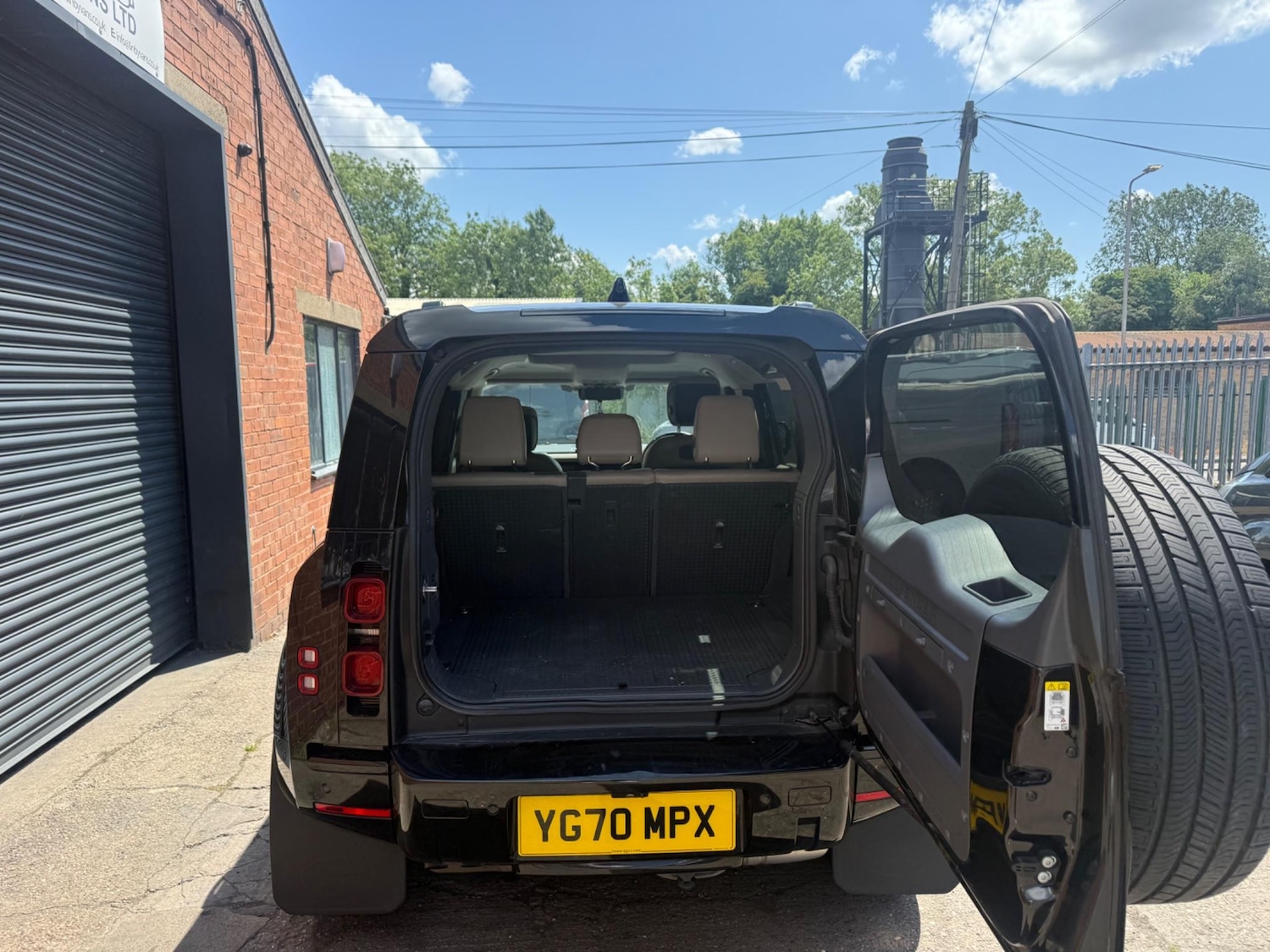 Used Land Rover Defender 110 for sale - 76993699: Photo 6