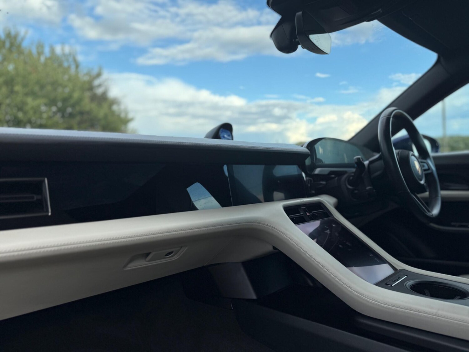 Used Porsche Taycan 2020 for sale - 76742441: Photo 16