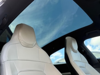 Used Porsche Taycan 2020 for sale - 76742441: Photo