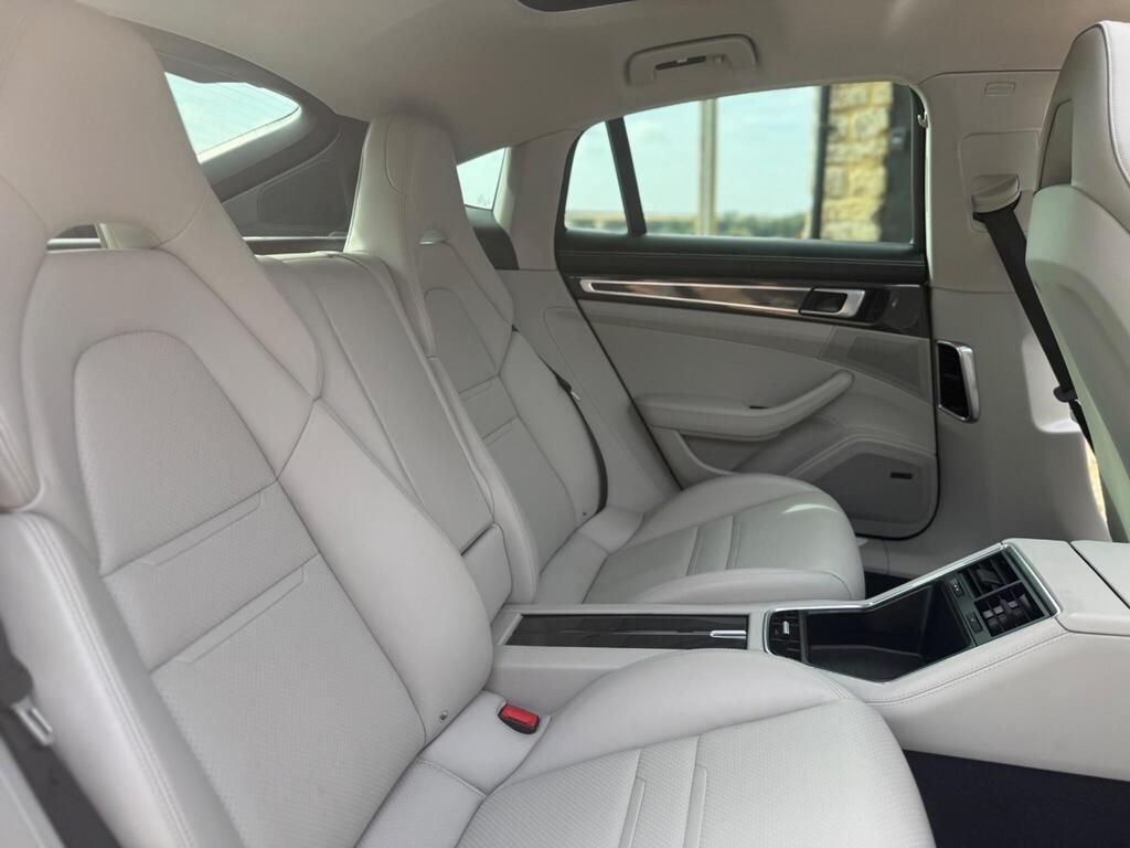 Used Porsche Taycan 2022 for sale - 77022862: Photo 15