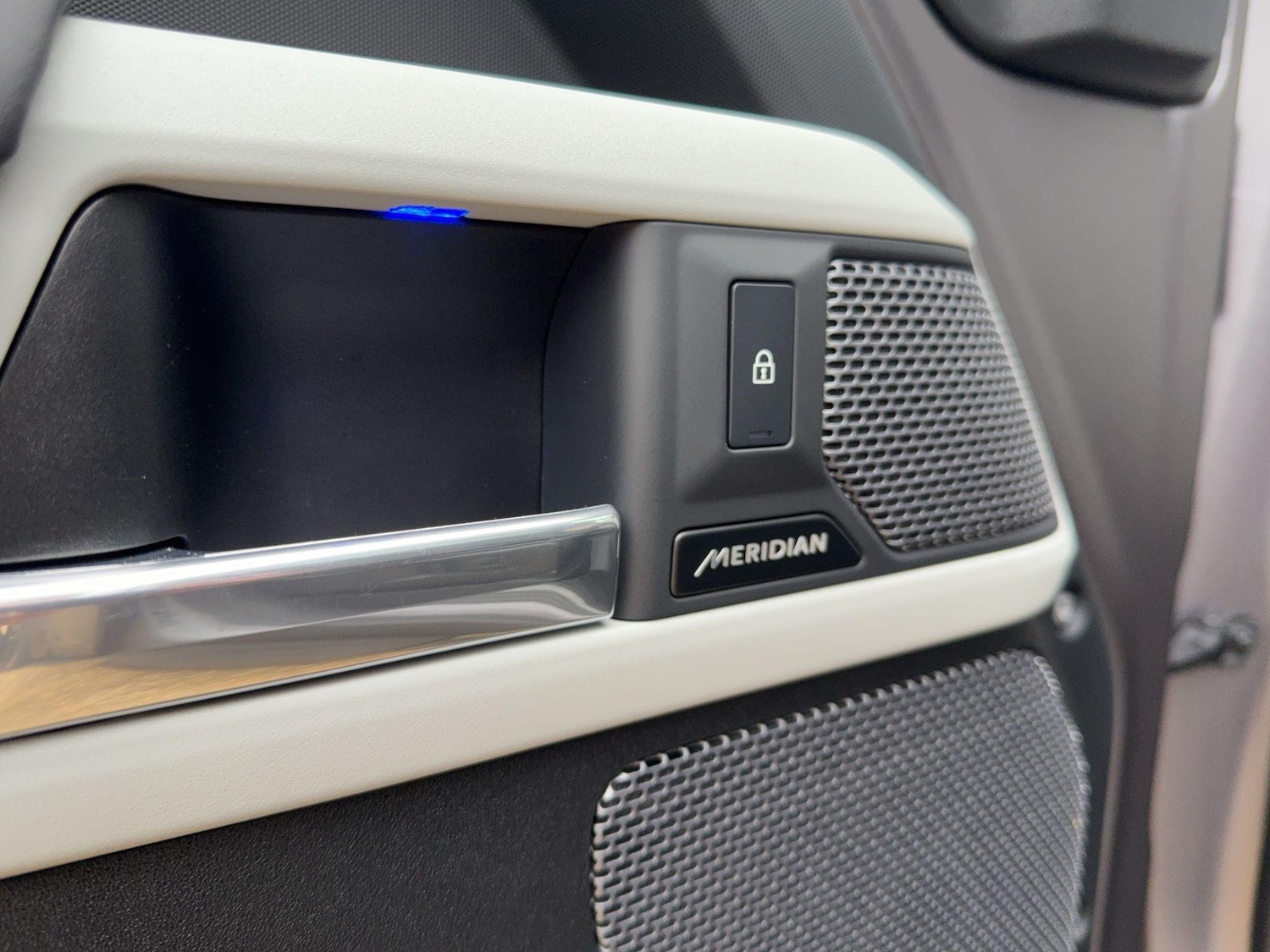 Used Land Rover Defender 110 for sale - 76743431: Photo 24