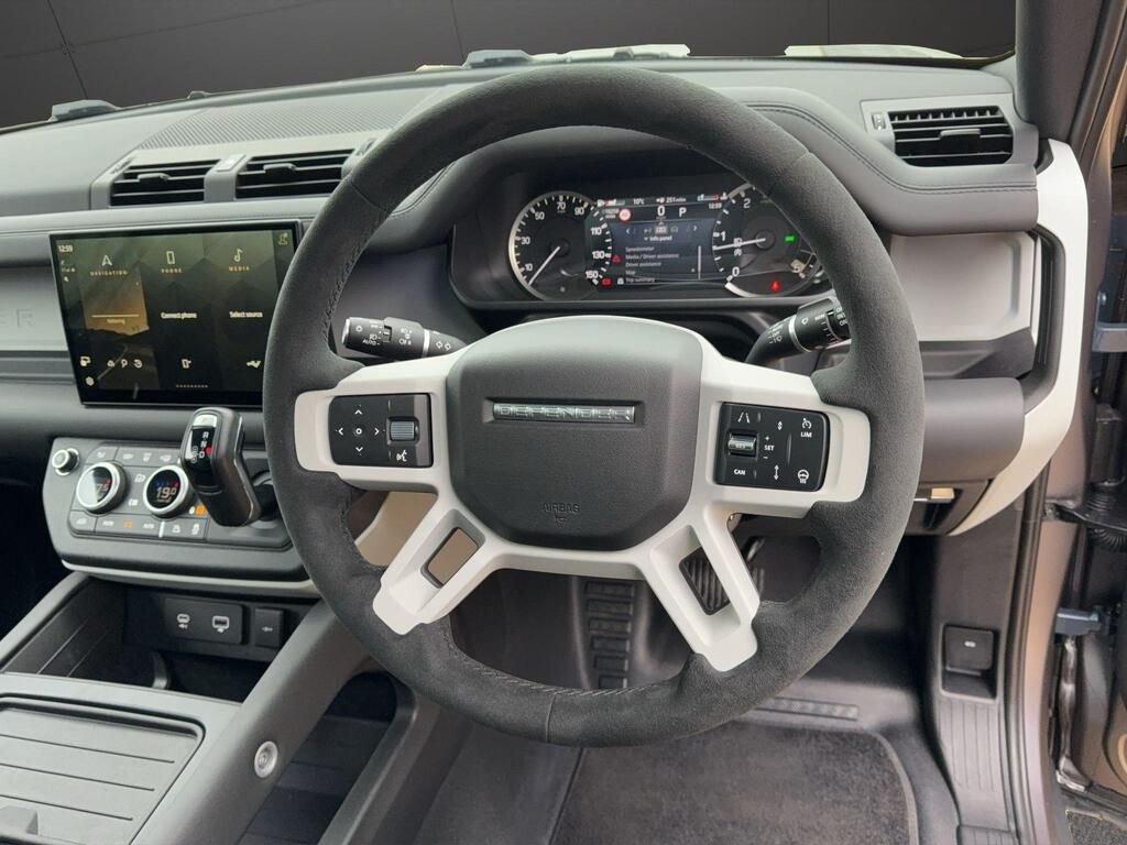 Used Land Rover Defender 2023 for sale - 77022808: Photo 10