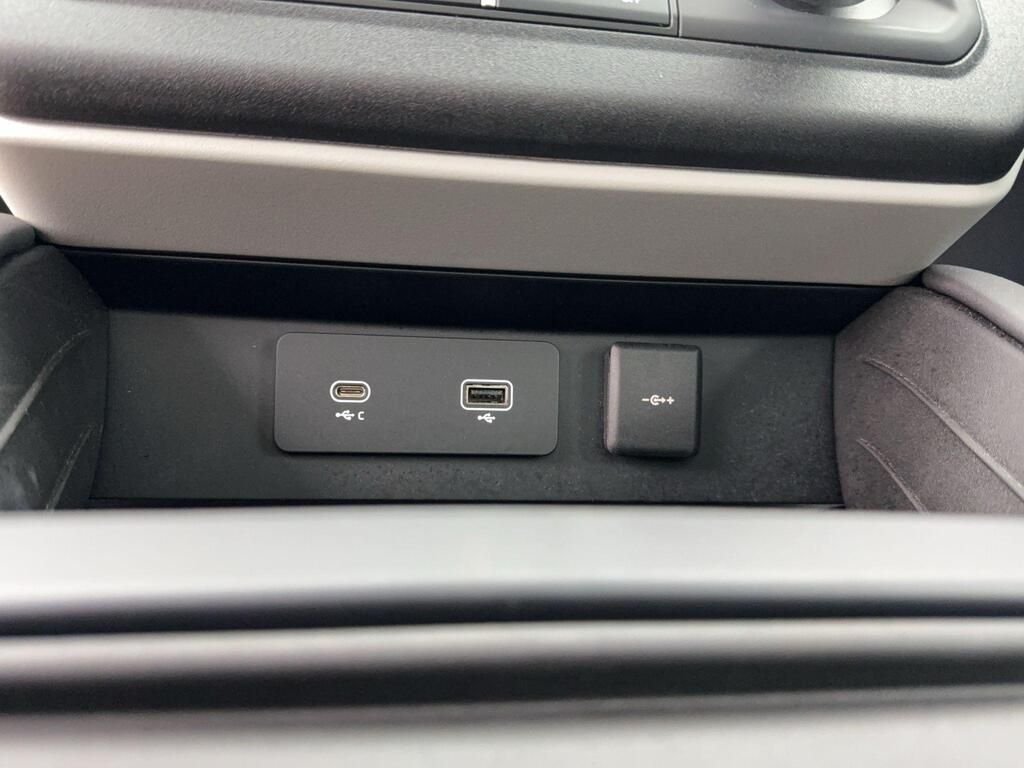 Used Land Rover Defender 2023 for sale - 77022808: Photo 22