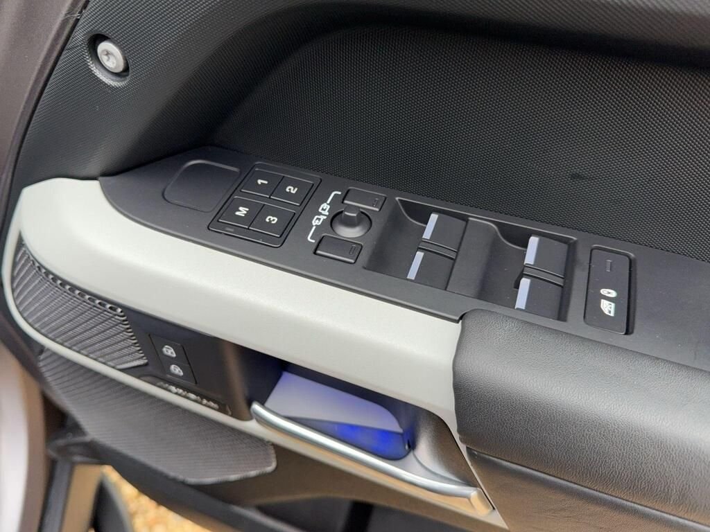 Used Land Rover Defender 2023 for sale - 77022808: Photo 28