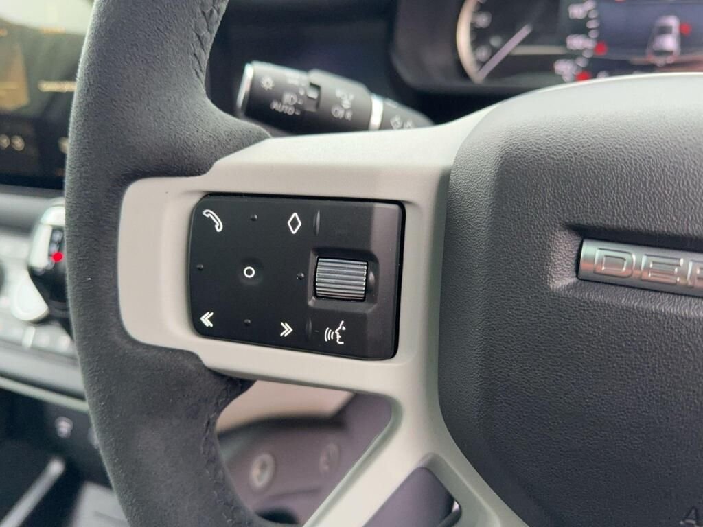 Used Land Rover Defender 2023 for sale - 77022808: Photo 30