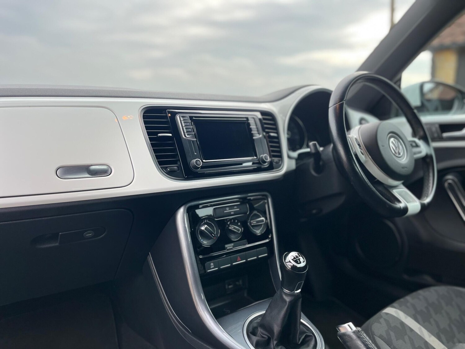 Used Volkswagen Beetle 2016 for sale - 77417018: Photo 11