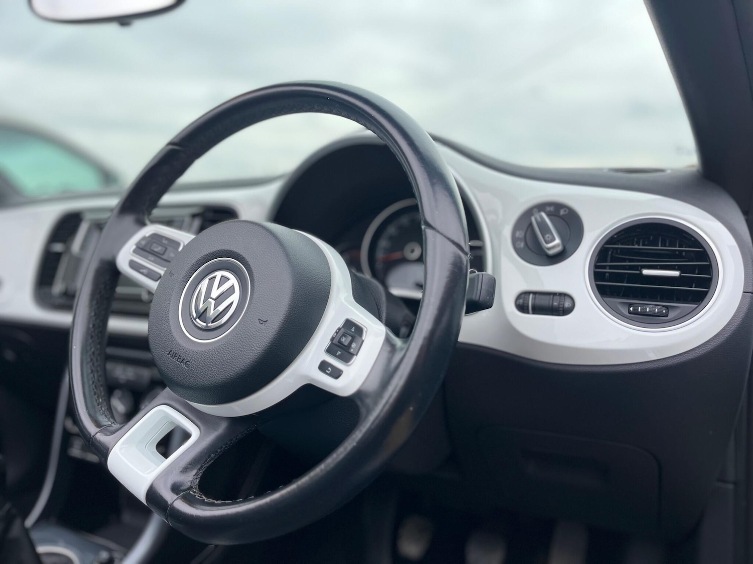 Used Volkswagen Beetle 2016 for sale - 77417018: Photo 9