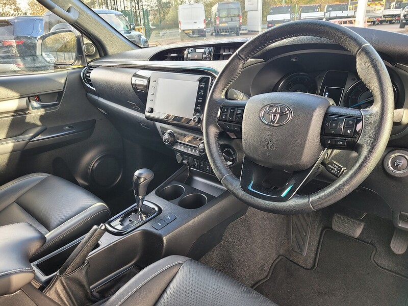 Used Toyota Hilux 2023 for sale - 76407111: Photo 2