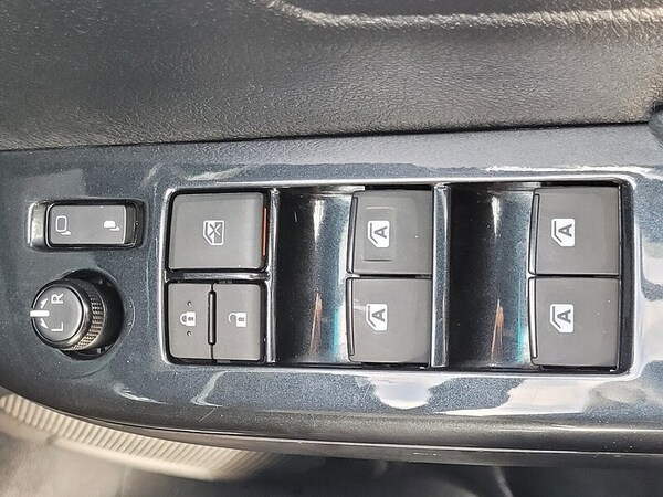 Used Toyota Hilux 2023 for sale - 76304493: Photo 47